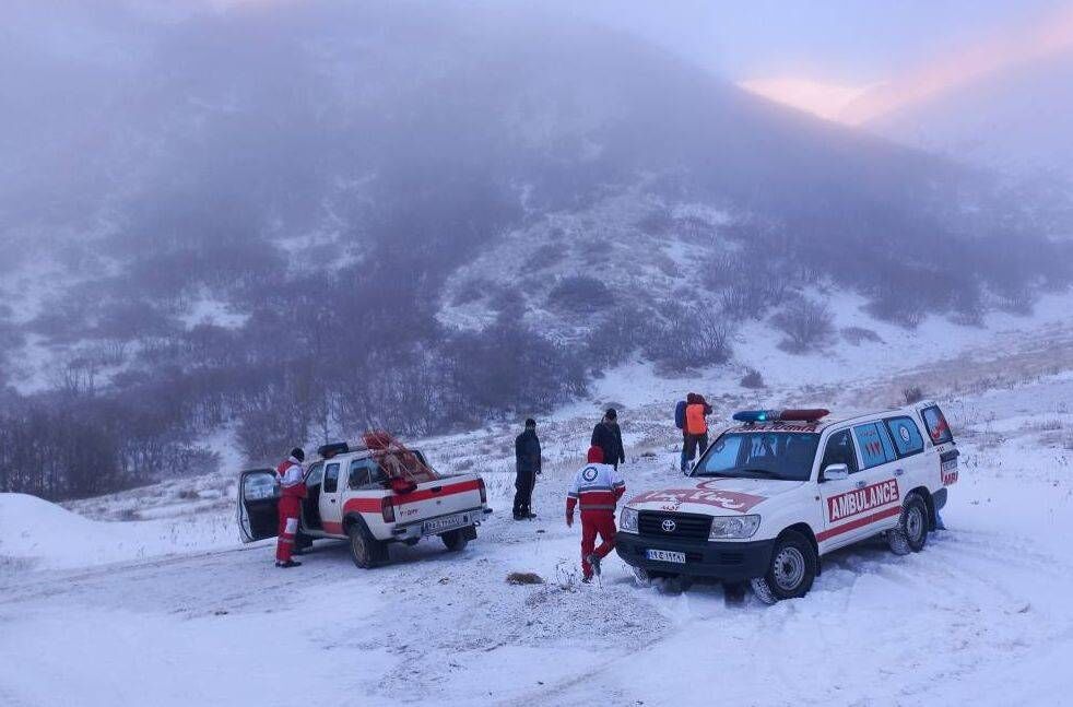 نجات جان ۱۷ نفر گرفتار در کولاک برف منطقه امامزاده عبدالله باغملک