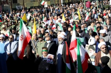 نماینده ولی فقیه در سمنان: بصیرت ملت قطب‌نمایی برای دفع فتنه‌ها است