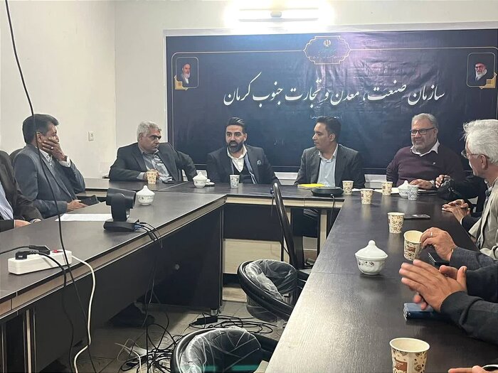 کارخانههای کنسانتره و گندله فولادی جنوب کرمان منتظر زمین است