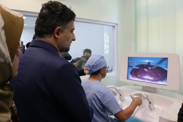 ايران واندونيسيا تتفقان على انشاء مركز الجراحة الروبوتية عن بعد