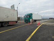 فیلم| تردد نخستین کامیون های تجاری از مرز جدید آستارا