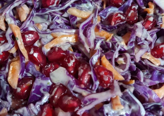 طرز تهیه سالاد کلم قرمز و انار