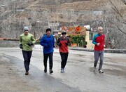 پیمایش ۱۰ کیلومتری دوندگان همدانی به ارتفاعات الوند به یاد سردار شهید سلیمانی + فیلم