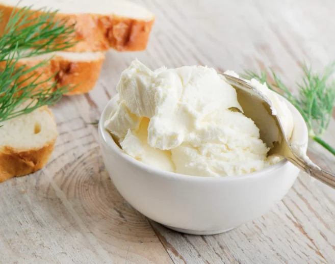 روش درست کردن پنیر خامهای خانگی