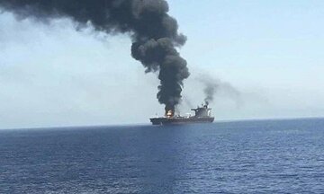 الجزیره از حمله یمن به یک کشتی در دریای سرخ خبر داد
