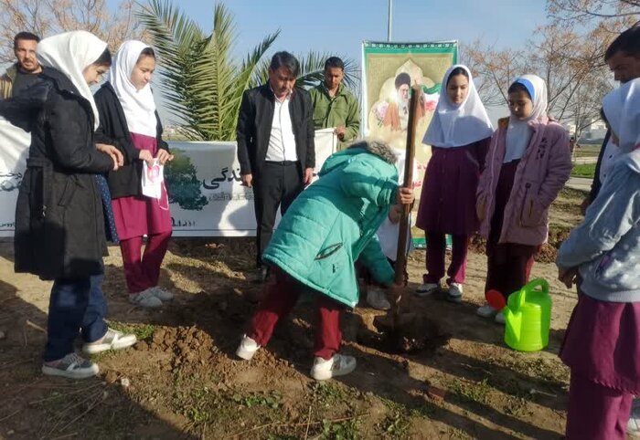 درختکاری دختران گنبدی به نام «مادر»