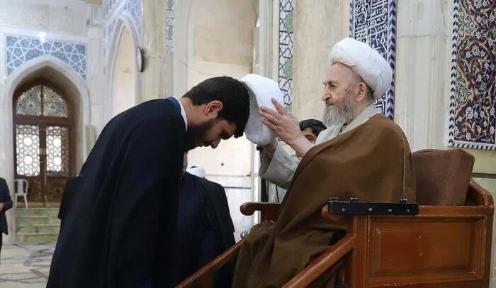 مراسم جشن و عمامه گذاری در بیوت مراجع قم برگزار شد