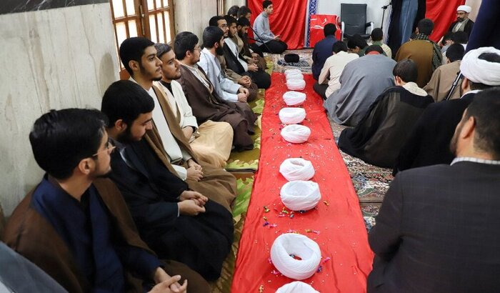 مراسم جشن و عمامه گذاری در بیوت مراجع قم برگزار شد