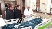 حضور وزیر اقتصاد در گلزار شهدای کرمان/ عیادت خاندوزی از مجروحان حادثه تروریستی