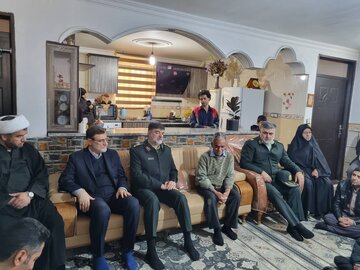 رئیس بنیاد شهید با خانواده‌های شهدای حادثه تروریستی کرمان دیدار کرد