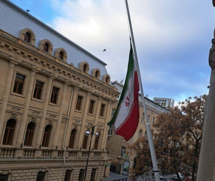 پرچم ایران در سفارتخانه‌ها به یاد قربانیان حادثه تروریستی کرمان نیمه افراشته شد