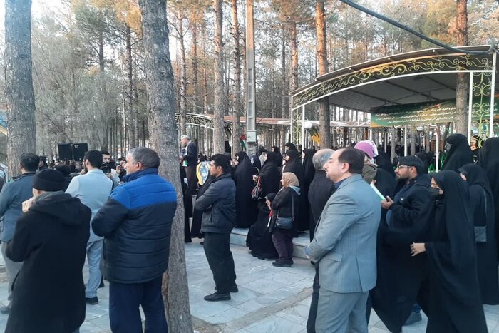 مردم در گلزار شهدای بیرجند حمله تروریستی کرمان را محکوم کردند