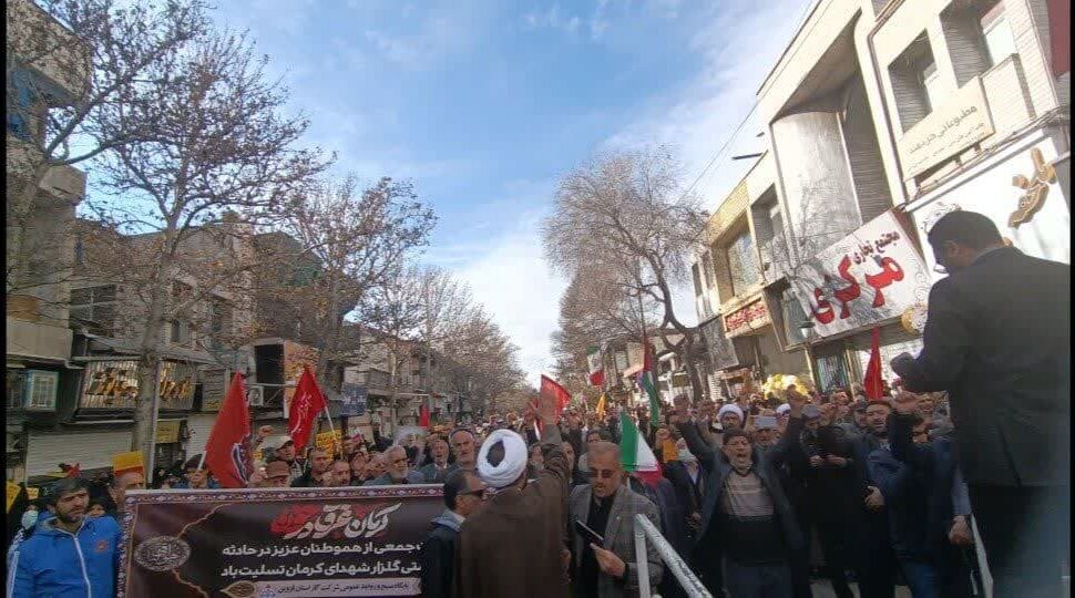 فیلم/نمازگزاران قزوینی در محکومیت حادثه تروریستی کرمان راهپیمایی کردند