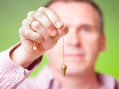 هیپنوتیزم چیست؟ مزایا و خطراتش کدام است؟