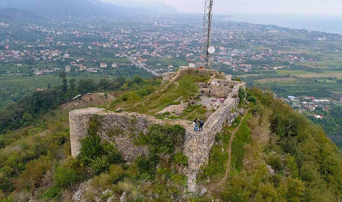 قدرت‌نمایی بلندمرتبه‌سازی مقابل حریم مصوب قلعه مارکوه رامسر