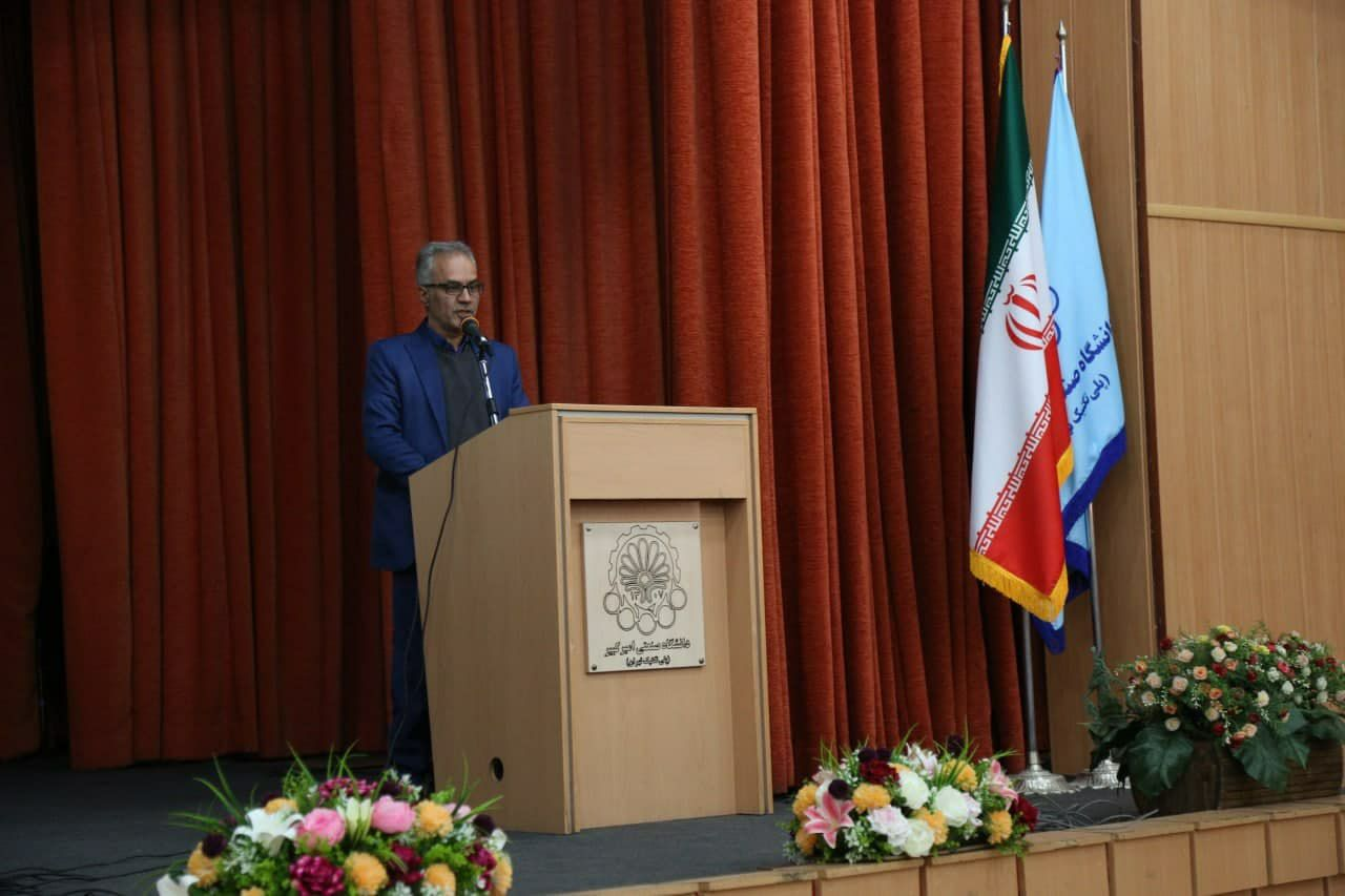 ماده «نانو کلوئید طلا» در شرکت دانشبنیان دانشگاه امیرکبیر تولید شد 3 ماده «نانو کلوئید طلا» در شرکت دانشبنیان دانشگاه امیرکبیر تولید شد