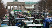 خیابان‌های آلمان زیر چرخ تراکتور رفت؛ اعتراض کشاورزان به افزایش مالیات و کاهش یارانه