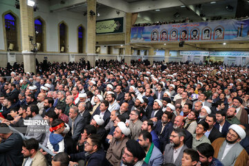 Rencontre des milliers d'habitants de Qom avec le Guide suprême