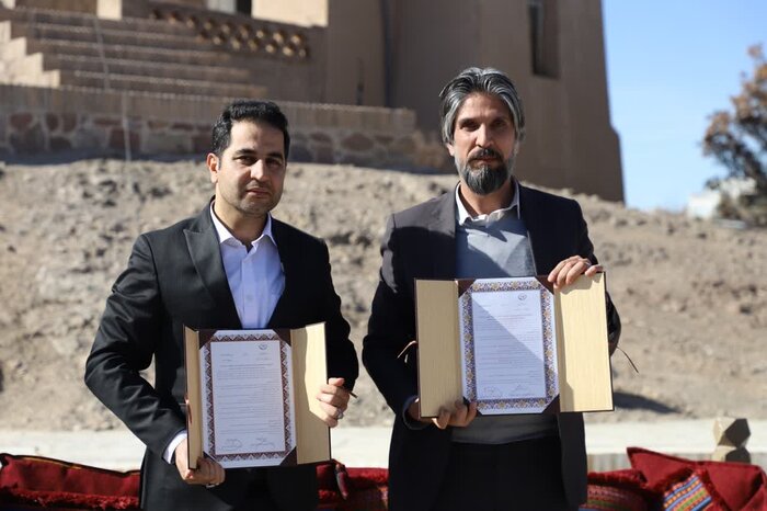 سه تفاهمنامه برای توسعه گل نرگس در خوسف امضا شد