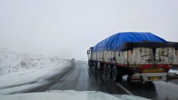 جاده های بروجرد لغزنده است + فیلم