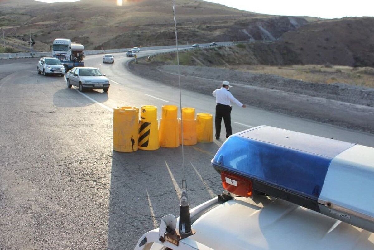 تمرد از قانون، علت درگیری راننده متخلف با مأمور پلیس راه جاسک - ایرنا