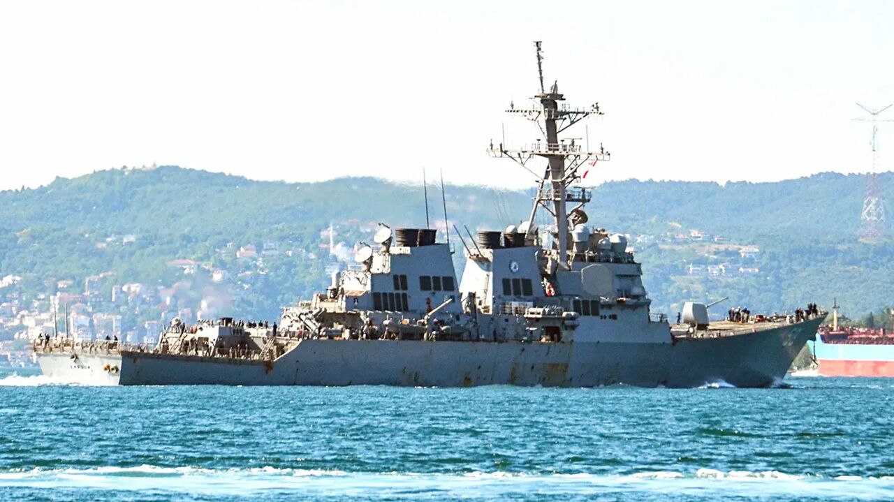 ایرانی بحریہ نے ایک امریکی بحری جہاز کو روک لیا