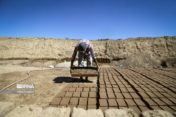 Fabrication de briques traditionnelles en Iran