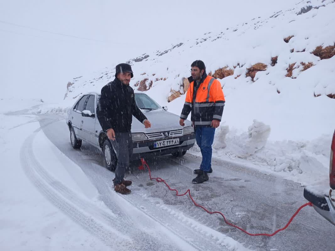 کولاک برف در گردنه‌های چری و شاه منصوری کوهرنگ