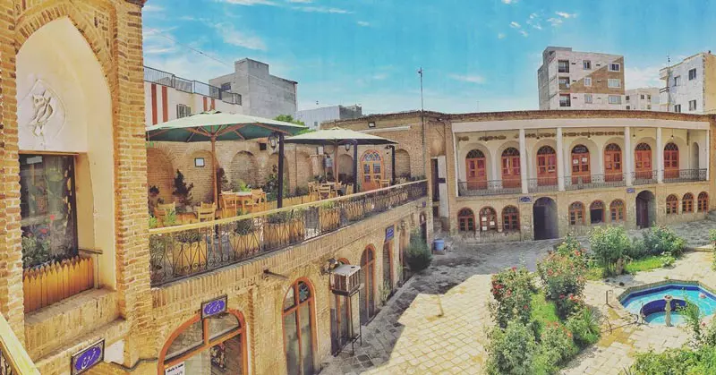 حسینیه جاجرمی؛ بنایی زیبا در قلب بجنورد