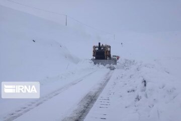 ادامه بارش سنگین برف و کولاک در راه‌های استان اردبیل+فیلم