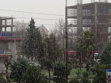 بارش نخستین برف زمستانی در شهرستان آستارا