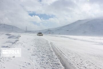 راه ارتباطی ۱۵ روستای کردستان به دلیل بارش برف مسدود است