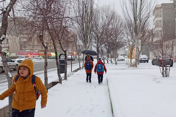 مدارس اردبیل فردا چهارشنبه به علت برف و باران تعطیل اعلام شد