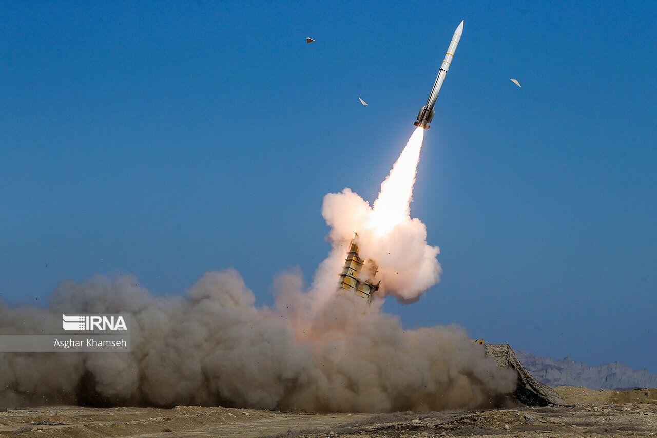 Iran : 2 nouveaux missiles seront produits en série/10 unités de missiles et de drones seront déployées aux frontières