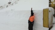 فیلم | ارتفاع برف در گردنه ژالانه از ۲ متر گذشت
