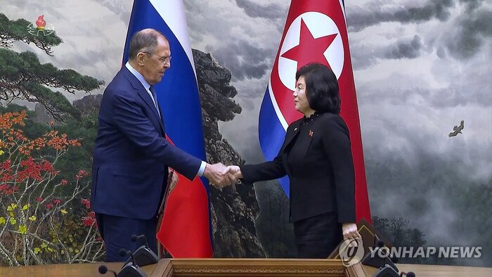 روسیه و پیونگ یانگ  بر گسترش همکاری ها برای تثبیت صلح در شبه جزیره کره تاکید کردند