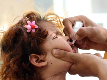 ۱۸۸۲۷ کودک در قشم قطره فلج اطفال دریافت کردند