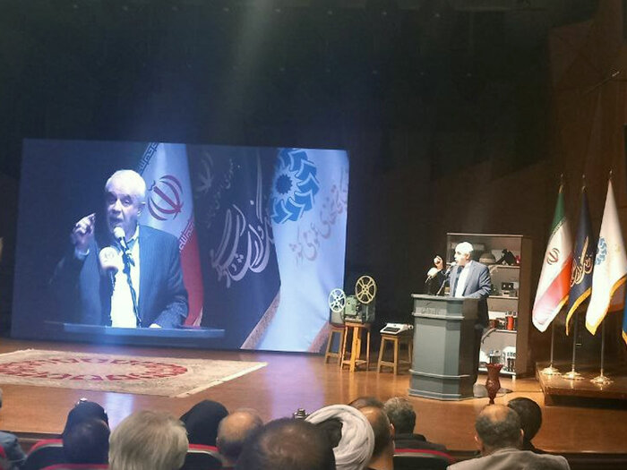 کارگردان اخراجیها تجلیل شد؛ معرفی فرهنگنامه ۷۸ جلدی