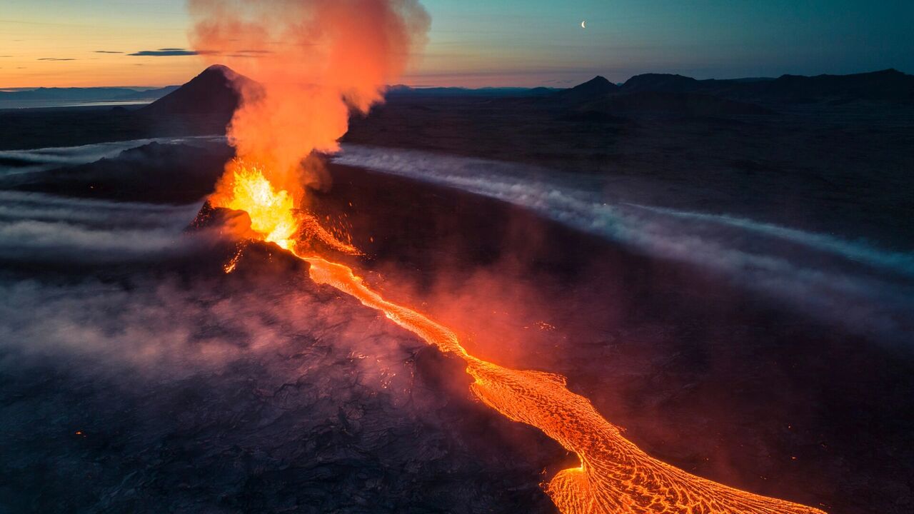 فوران آتشفشان در ایسلند و راهیابی گدازه‌ها به منطقه ماهیگیری