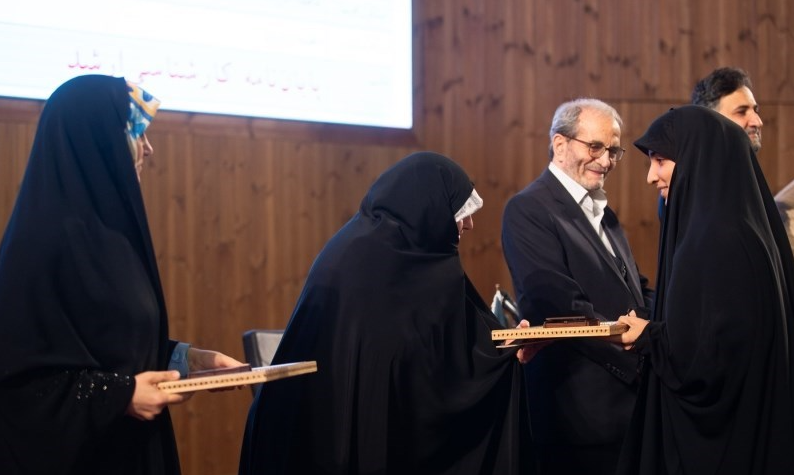 برگزیدگان چهاردهمین جشنواره ملی پژوهش و فناوری معرفی و تجلیل شدند 3 برگزیدگان چهاردهمین جشنواره ملّی پژوهش و فناوری معرفی و تجلیل شدند