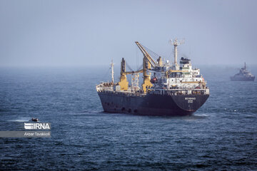 مسئول یمنی: اقدامات آمریکا و انگلیس تهدیدکننده کشتیرانی بین‌المللی است