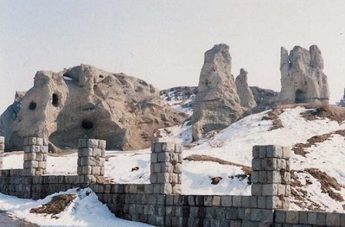 گرفتاری تپه تاریخی"مانداگارنا" در مرند