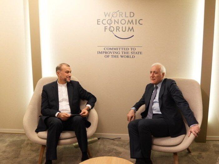 Iran FM meets Saudi, British counterparts in Davos