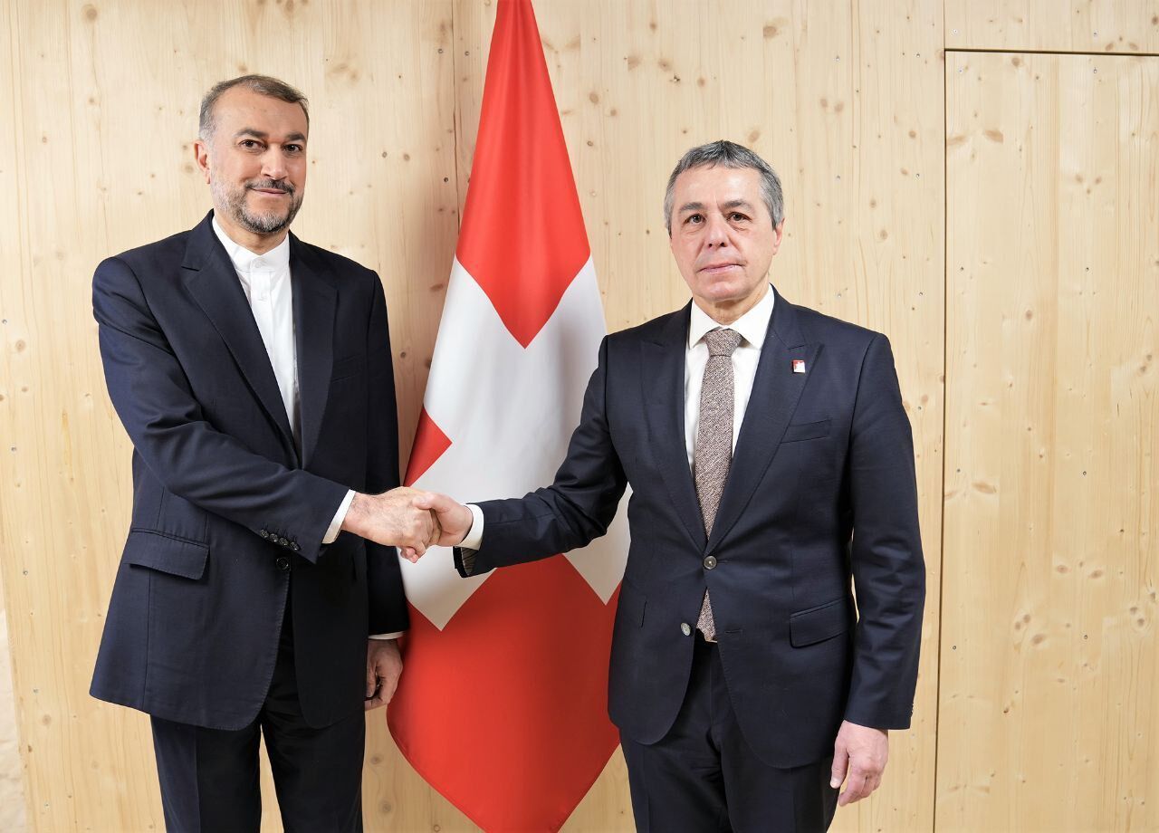 Iran FM meets Swiss counterpart in Davos