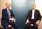Le ministre iranien des Affaires étrangères et l'envoyé spécial de l'ONU pour la Syrie se rencontrent à Davos