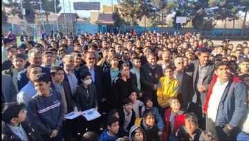 فیلم/حضور استاندار یزد در مدرسه شهید مرشد و تجلیل از دانش‌آموزان قرآنی