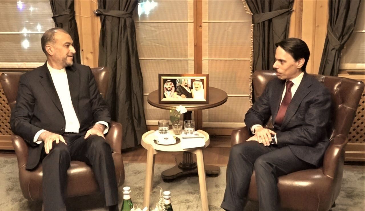 وزيرا الخارجية الايراني والسعودي يتباحثان حول التعاون التجاري والتطورات في غزة