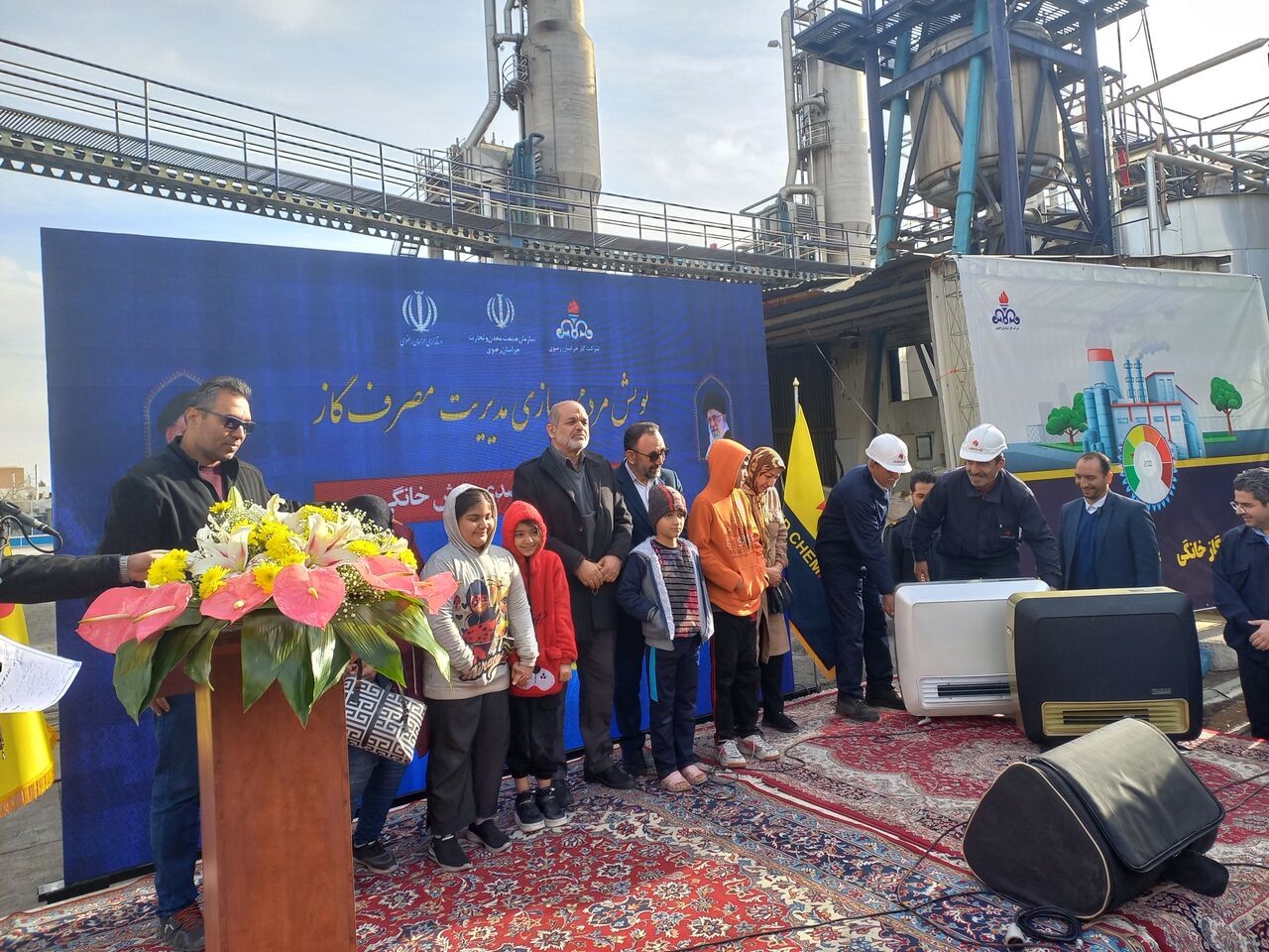 مشترکان خوش مصرف گاز با حضور وزیر کشور در مشهد تقدیر شدند