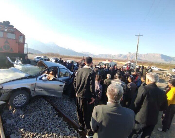 برخورد سمند با قطار در هرسین کرمانشاه ۲ کشته بر جای گذاشت