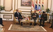 دیدار وزیران دفاع مصر و انگلیس و گفت وگو درباره تحولات منطقه